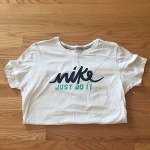 Nike Women’s Sz L T-Shirt